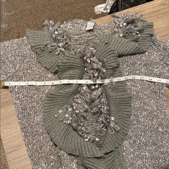 Sisters Cardigan Sweater XL Gray ruffled fringe accent single‎ button closure - Picture 10 of 12